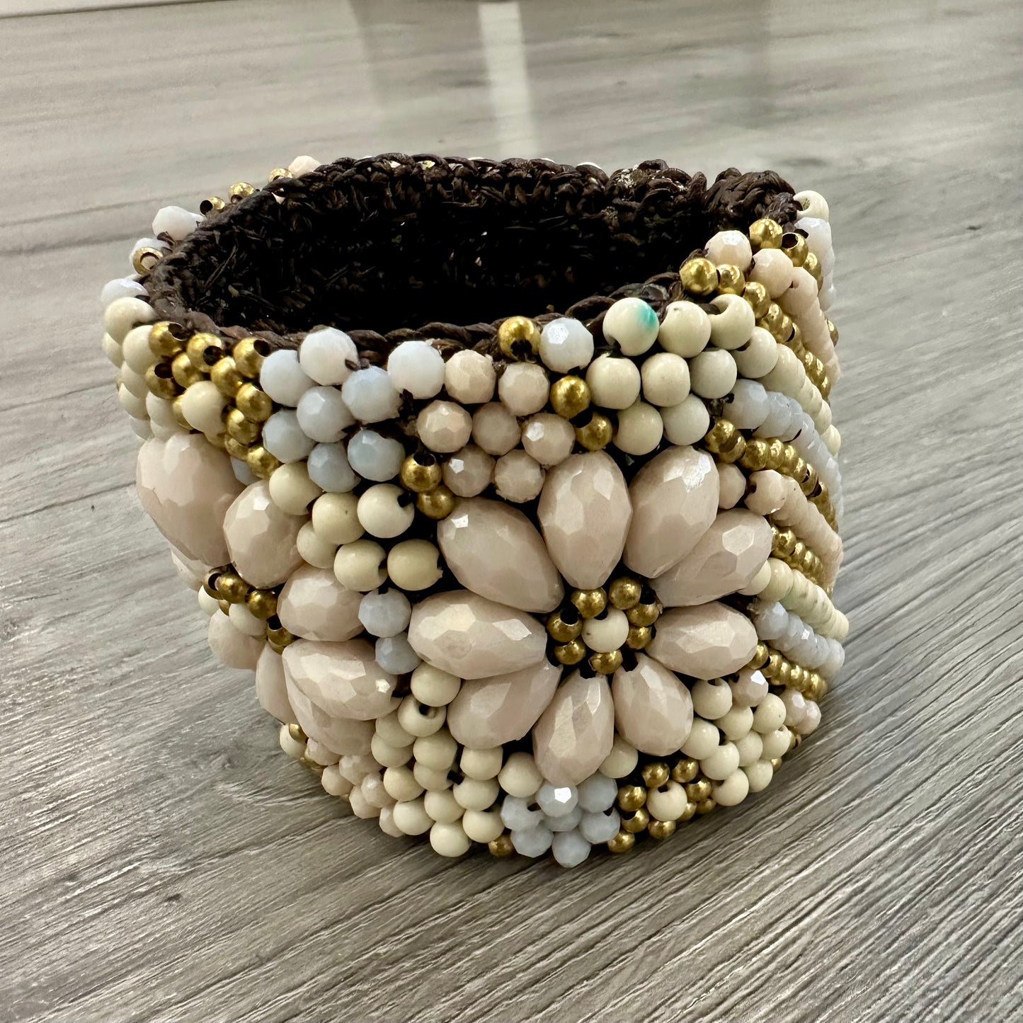 Bracciale Artigianale con Cristalli color Avorio - tecnica Macrame’