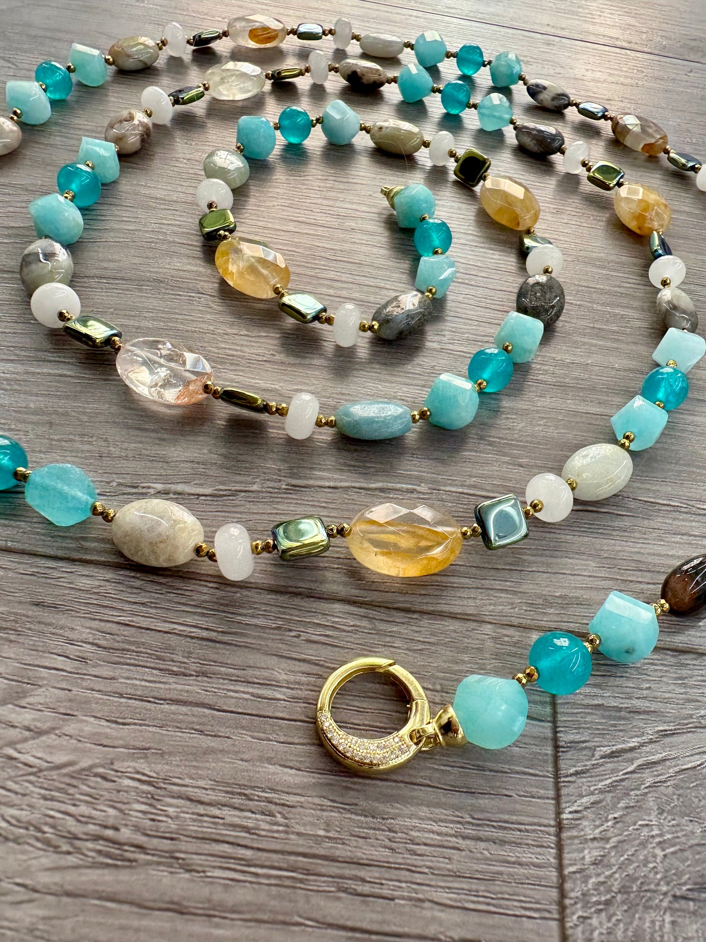 Collana lunga in amazzonite, quarzo citrino, ematite e argento dorato – Gioiello artigianale con pietre naturali