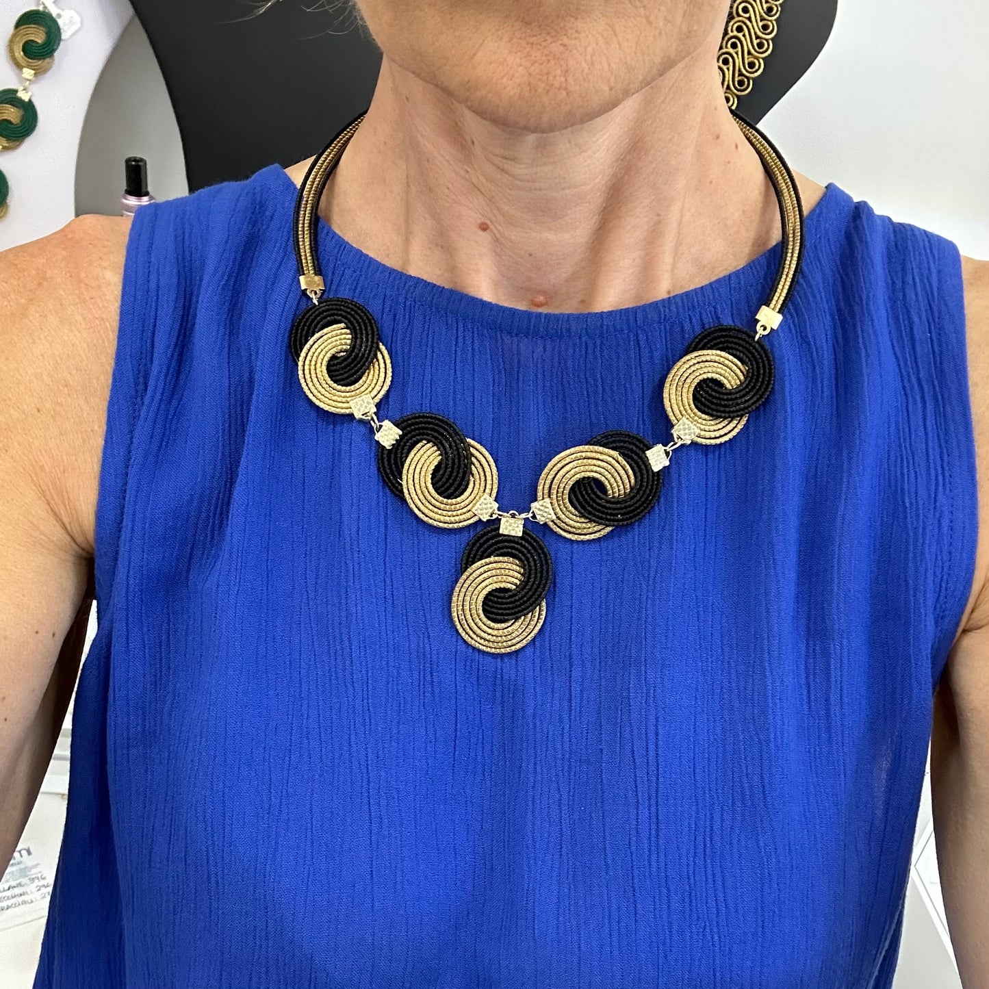 Collana "Spiralis" Nera Capim Dourado
