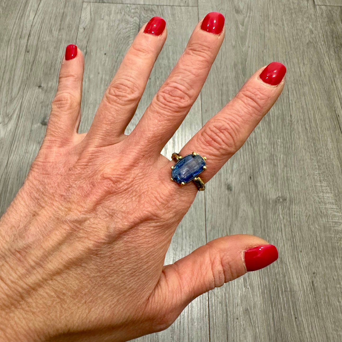 Anello Turco con pietra Cianite