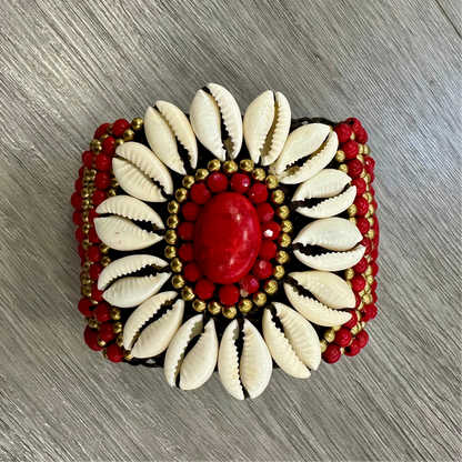 Bracciale Artigianale con Perline Rosse e Conchiglie – Lavorazione Macramè