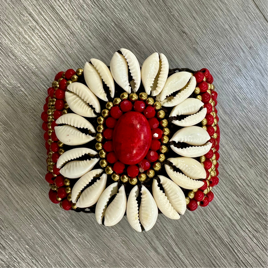 Bracciale Artigianale con Perline Rosse e Conchiglie – Lavorazione Macramè