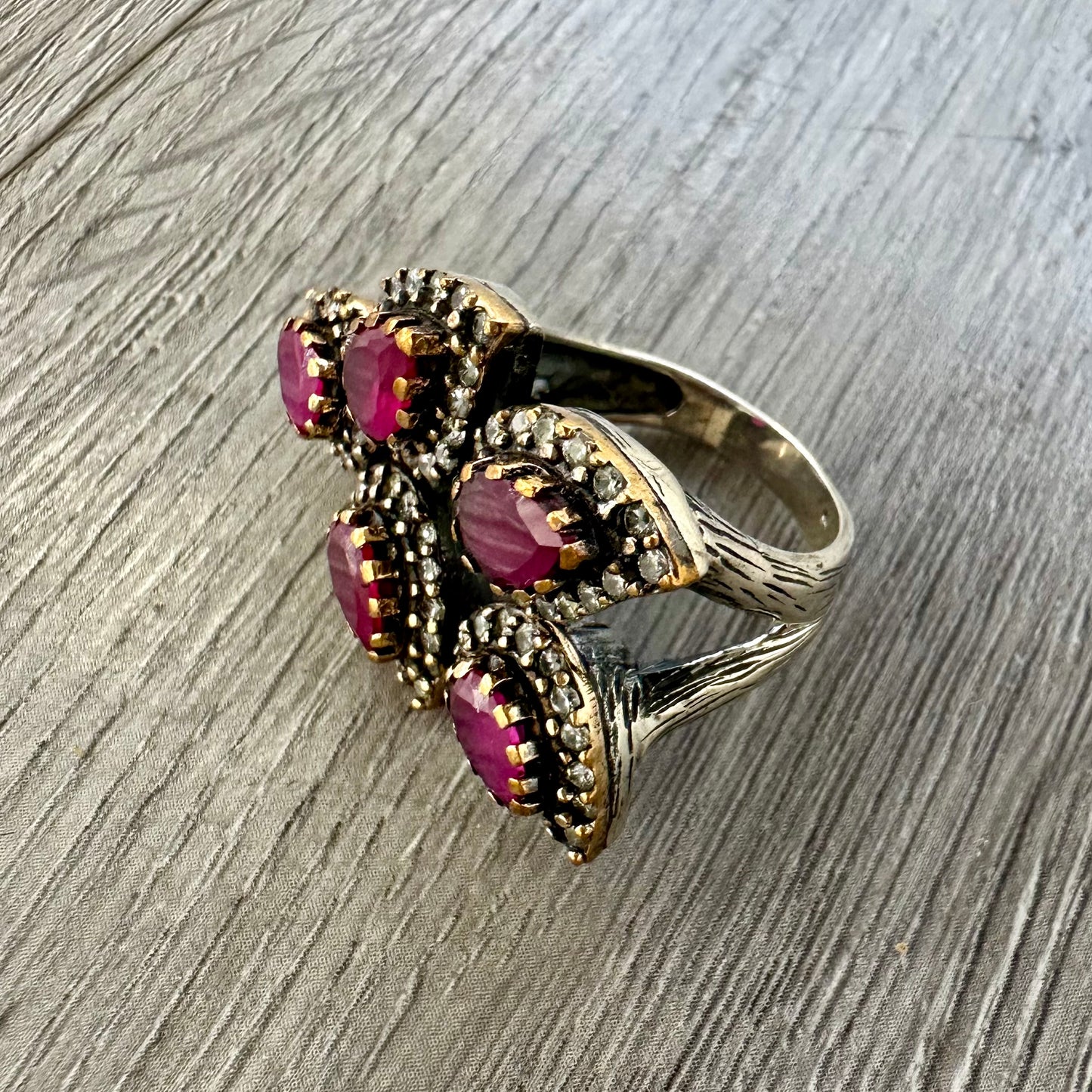 Anello 5 Pietre Radice di Rubino