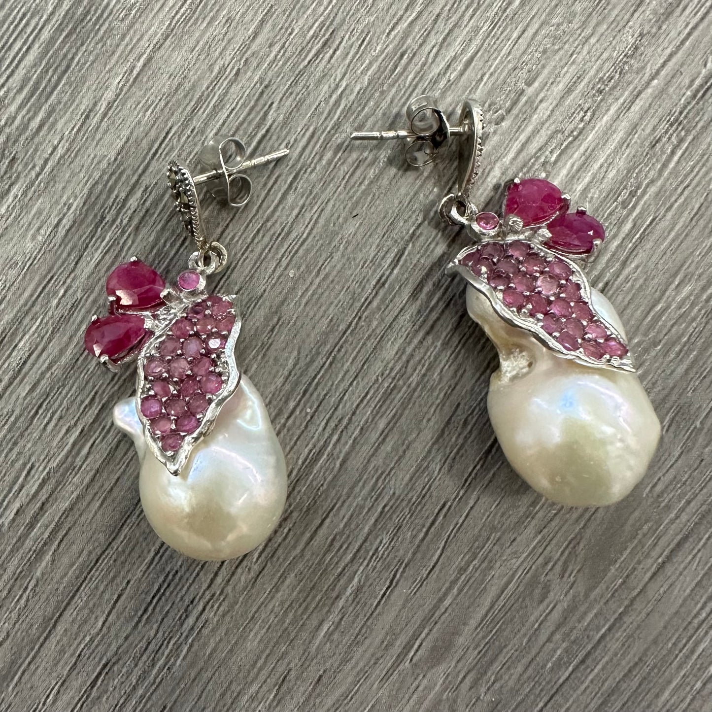 Orecchini Argento 925 con Perla Barocca e Radice di Rubino