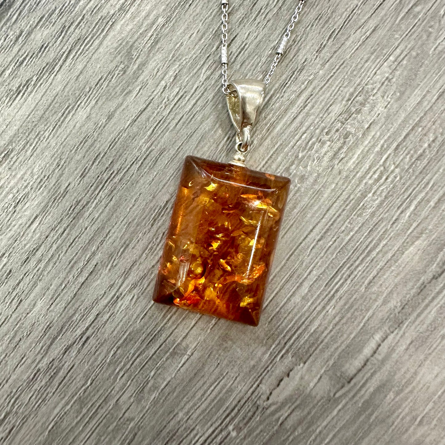 Pendente Ambra Rettangolare con catena in Argento 925