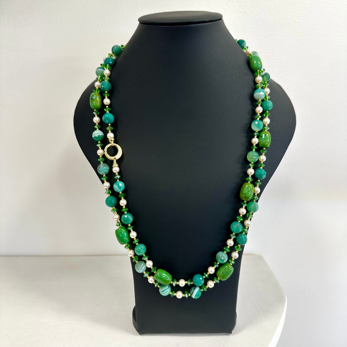 Parure Artigianale Verde in Pietre Dure e Perle