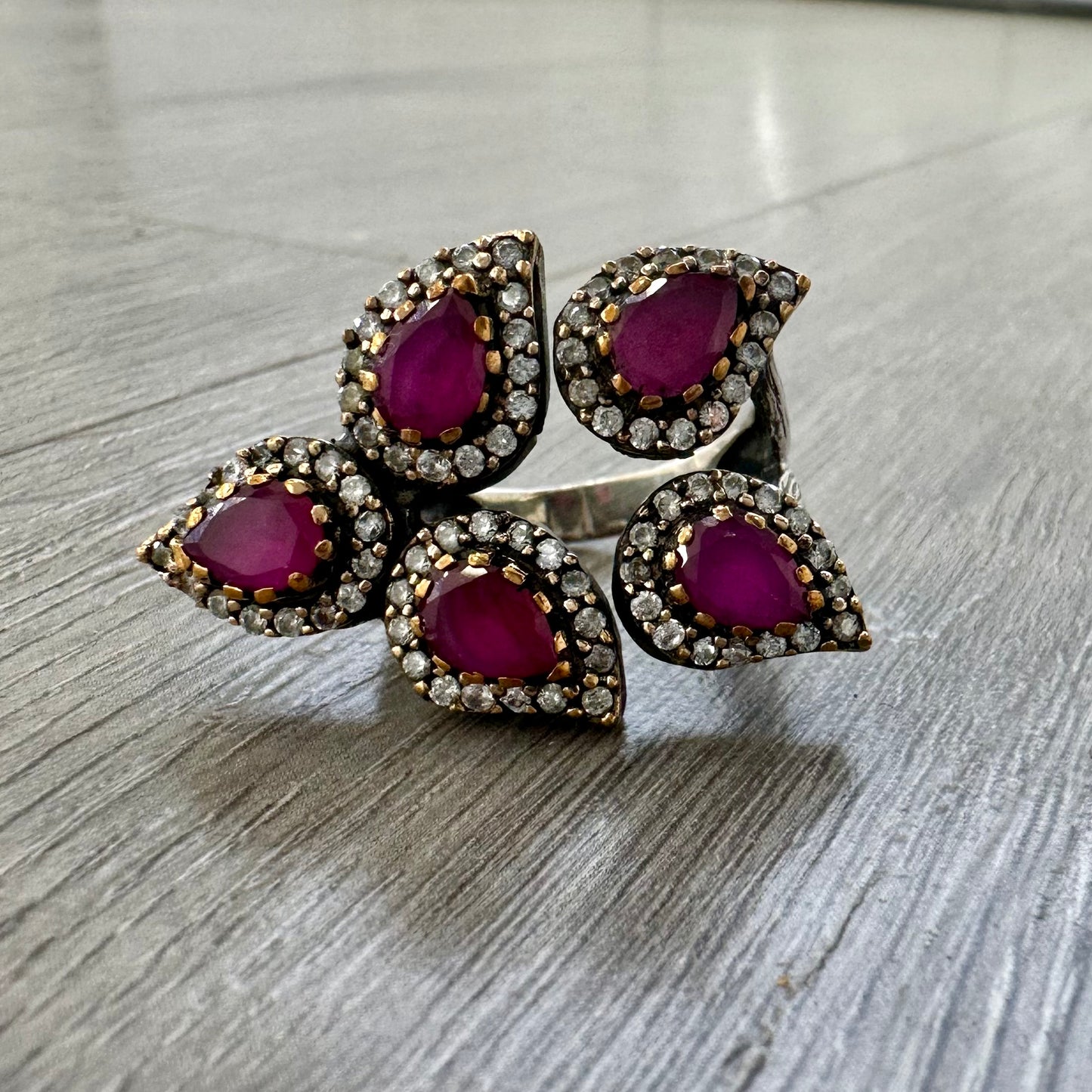 Anello 5 Pietre Radice di Rubino