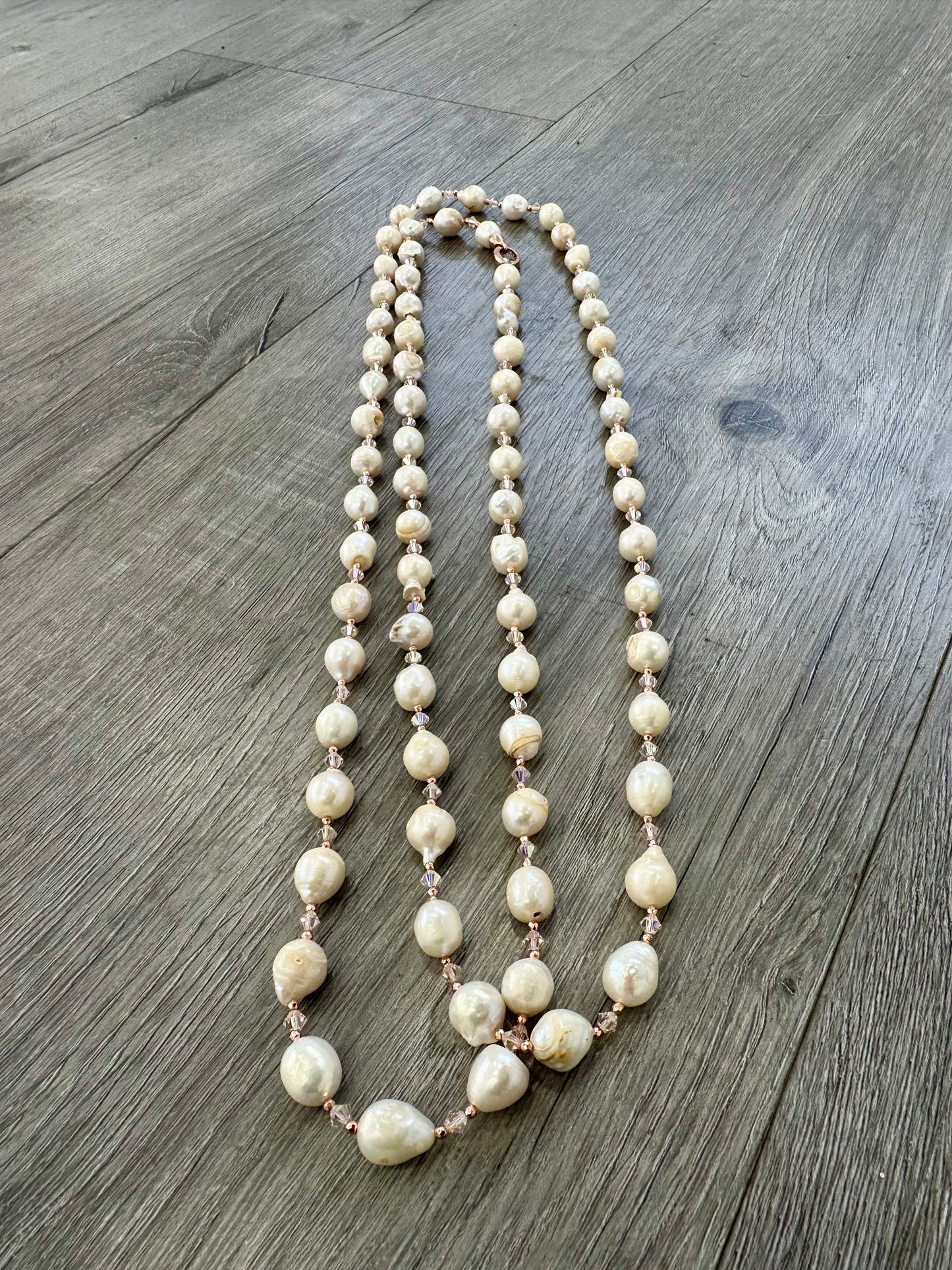 Collana Lunga di Perle Naturali e Cristalli Swarovski