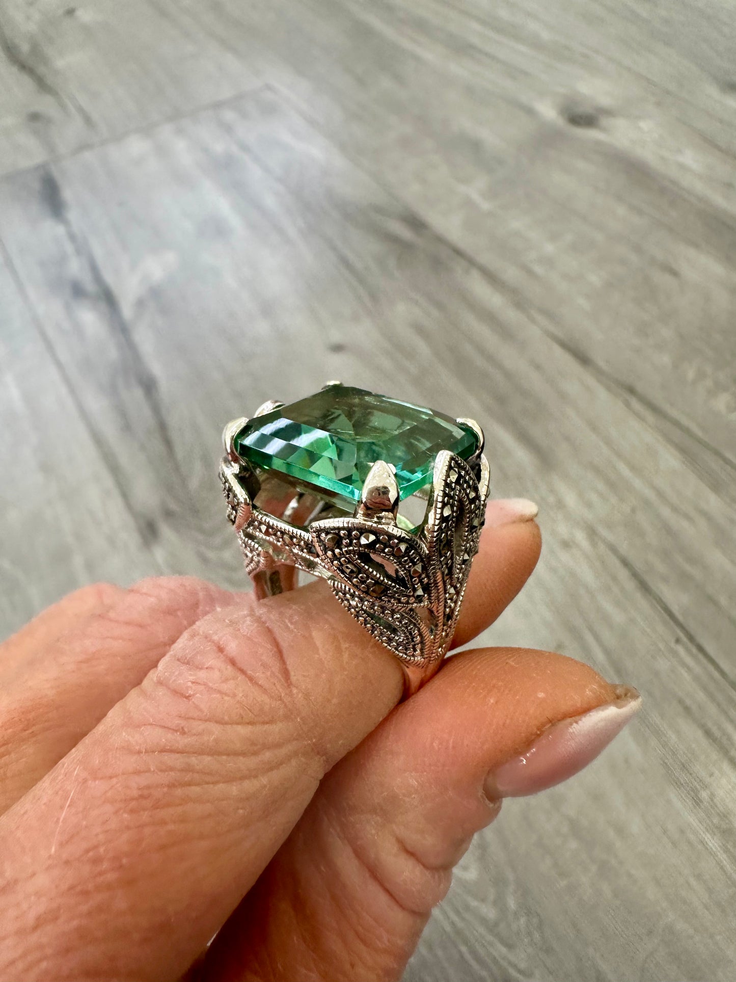 Anello in Argento 925 con Tormalina Verde – Lavorazione Vintage