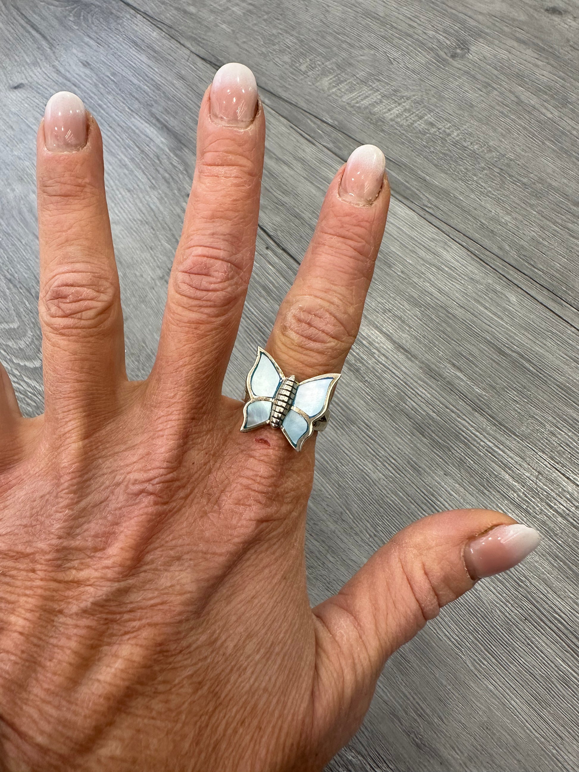 Anello Farfalla in Argento 925 con Ali in Madreperla