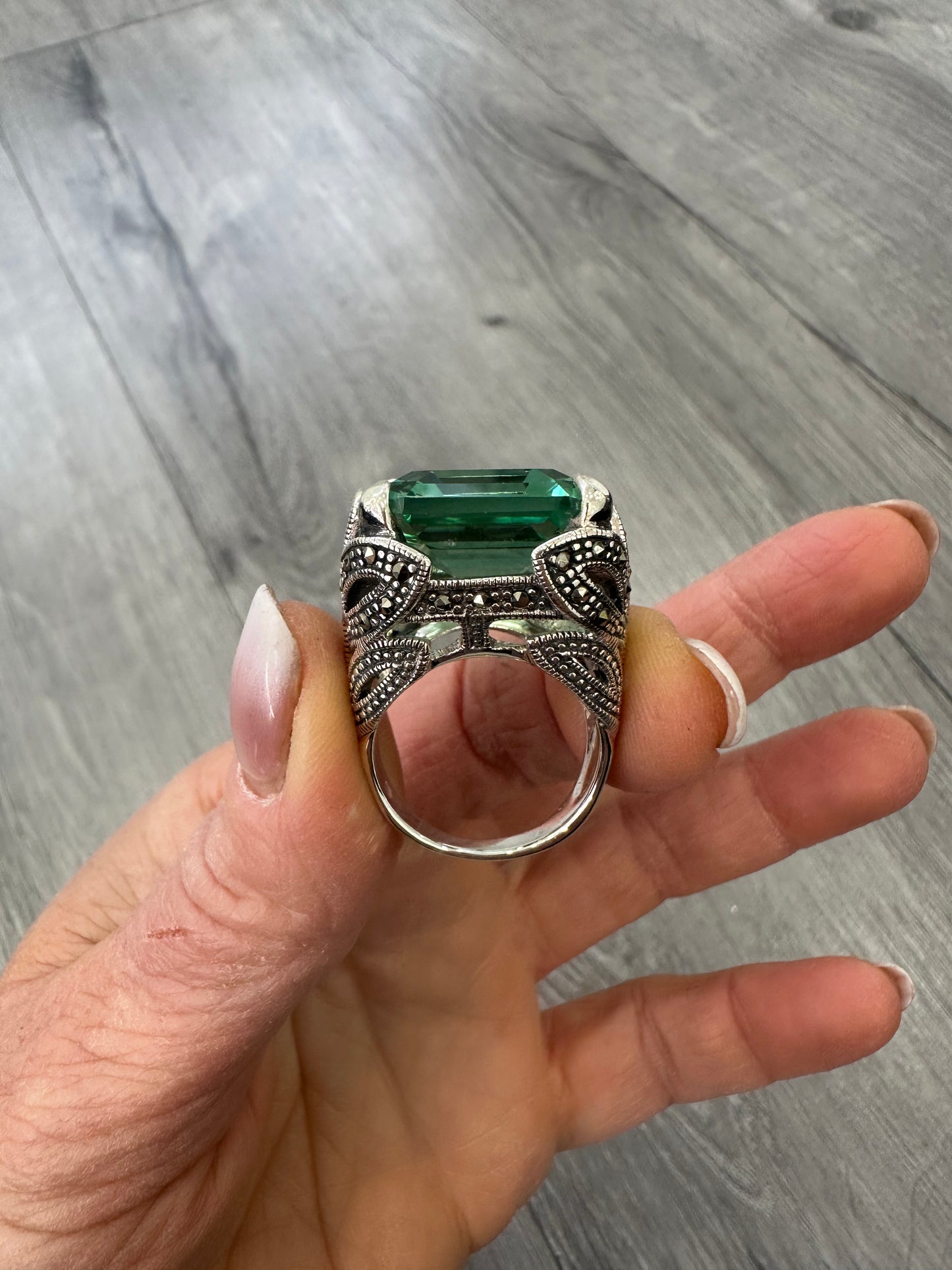 Anello in Argento 925 con Tormalina Verde – Lavorazione Vintage