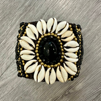Bracciale Artigianale nero & Bianco con Perline Nere e Conchiglie