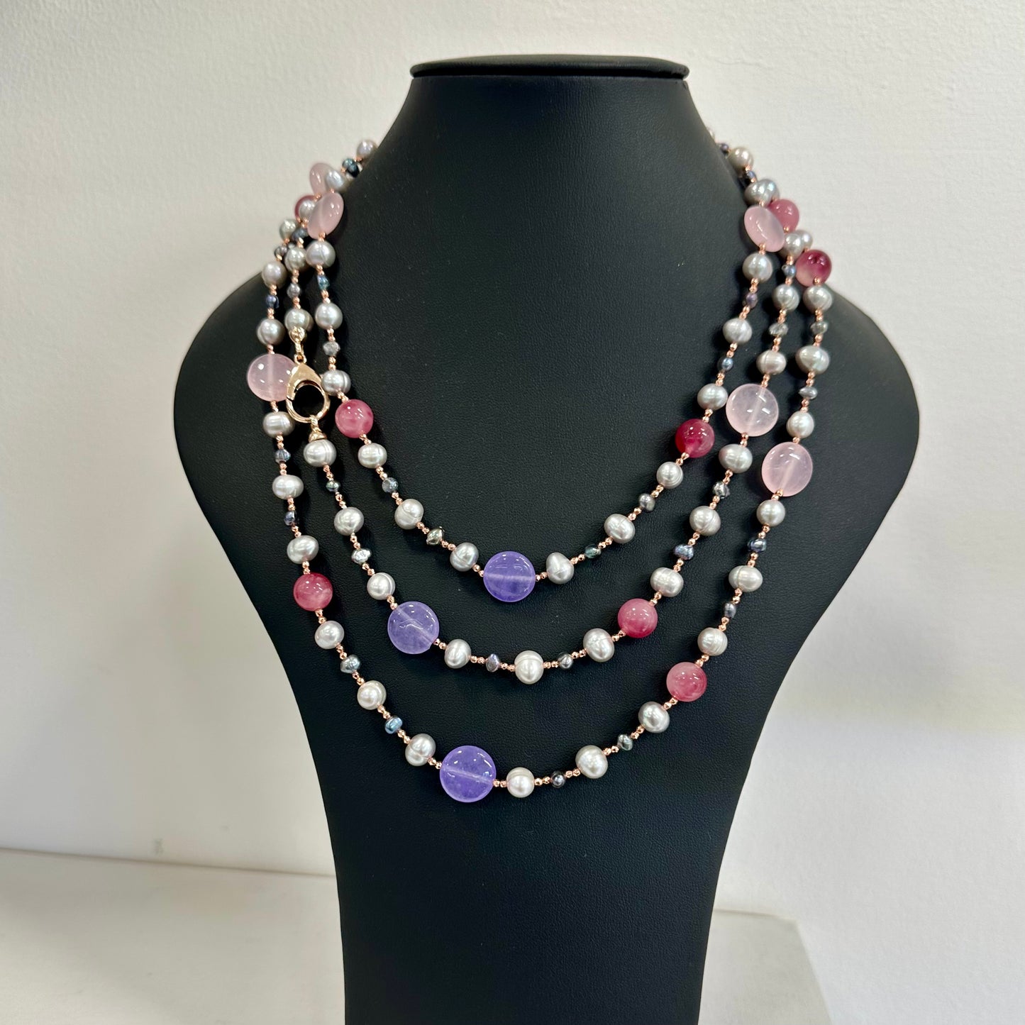 Collana Multicolore con Perle Naturali Grigie, Giada Viola  e Quarzo Rosa