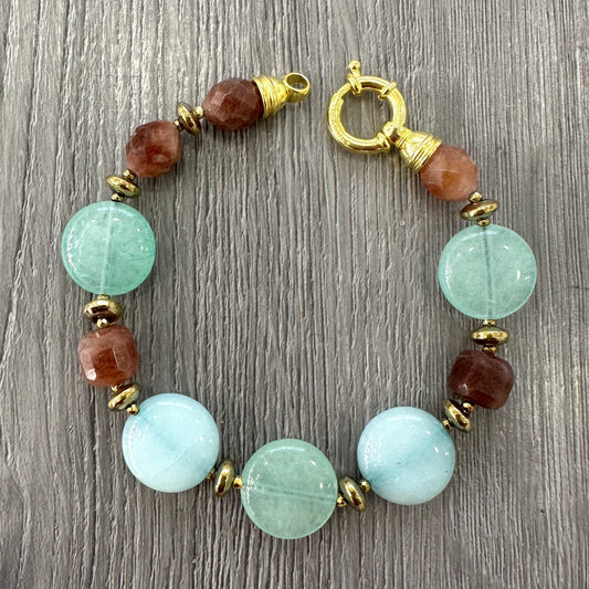 Bracciale fatto a mano in argento dorato con giada verde e azzurra, tormalina ed ematite dorata