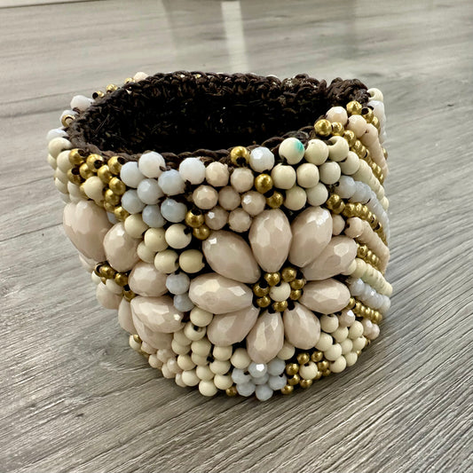 Bracciale Artigianale con Cristalli color Avorio - tecnica Macrame’