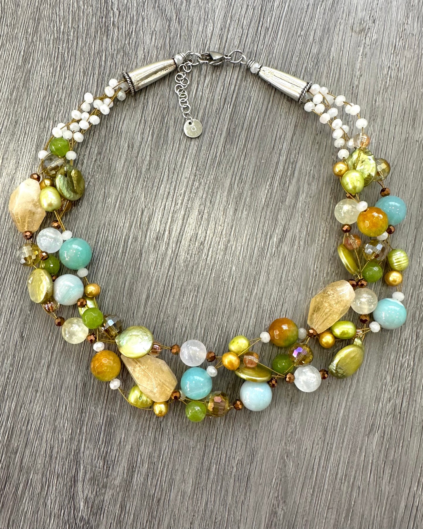 Collana pietre dure intrecciata con Quarzo Citrino e Perle Naturali verde oro e azzurra