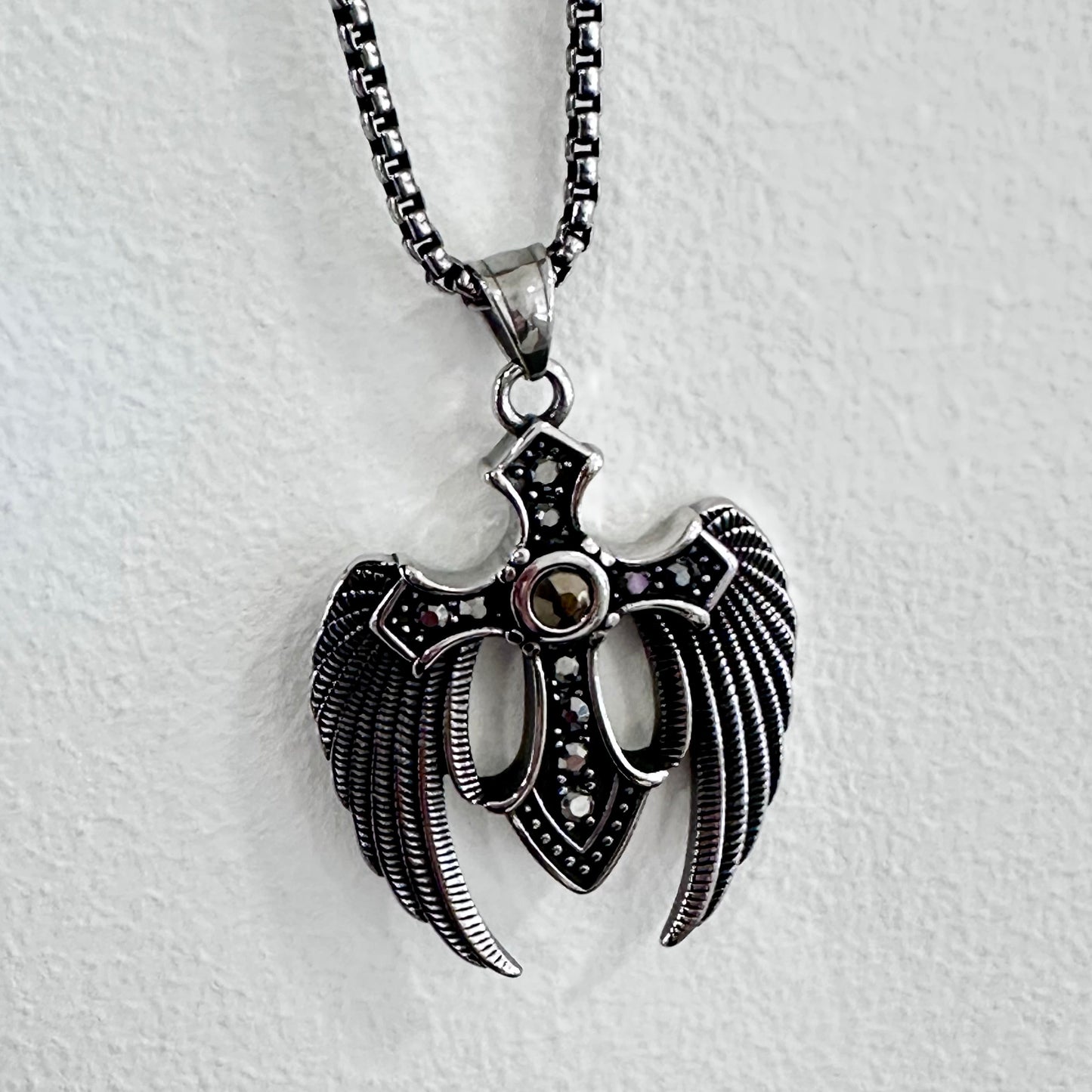 Collana in Acciaio con Croce Alata in stile gotico