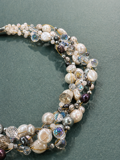 Collana intrecciata con perle naturali e cristalli dettagli luminosi Attimi Gioielli