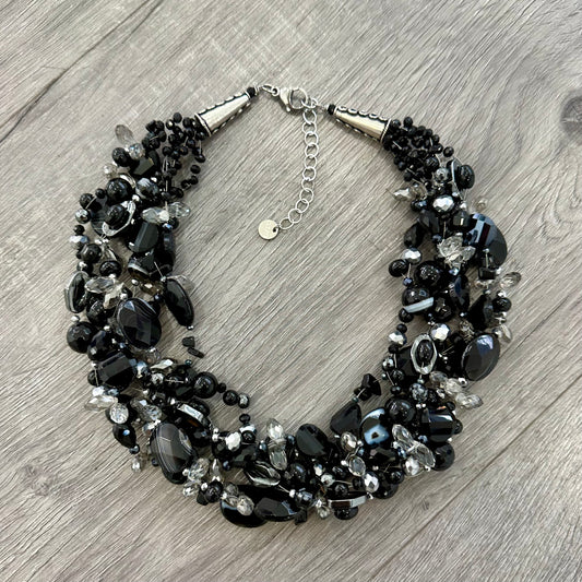 Collana nera corta torchon hand made intrecciata