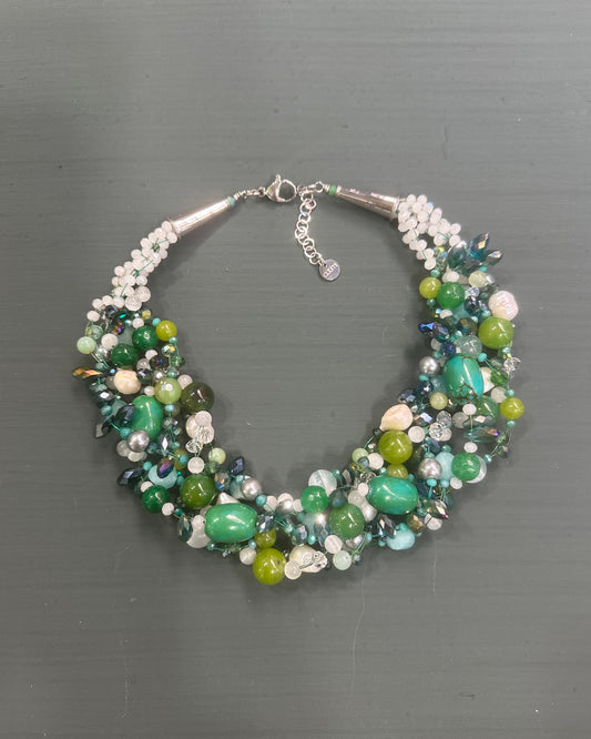 Collana artigianale verde menta corta