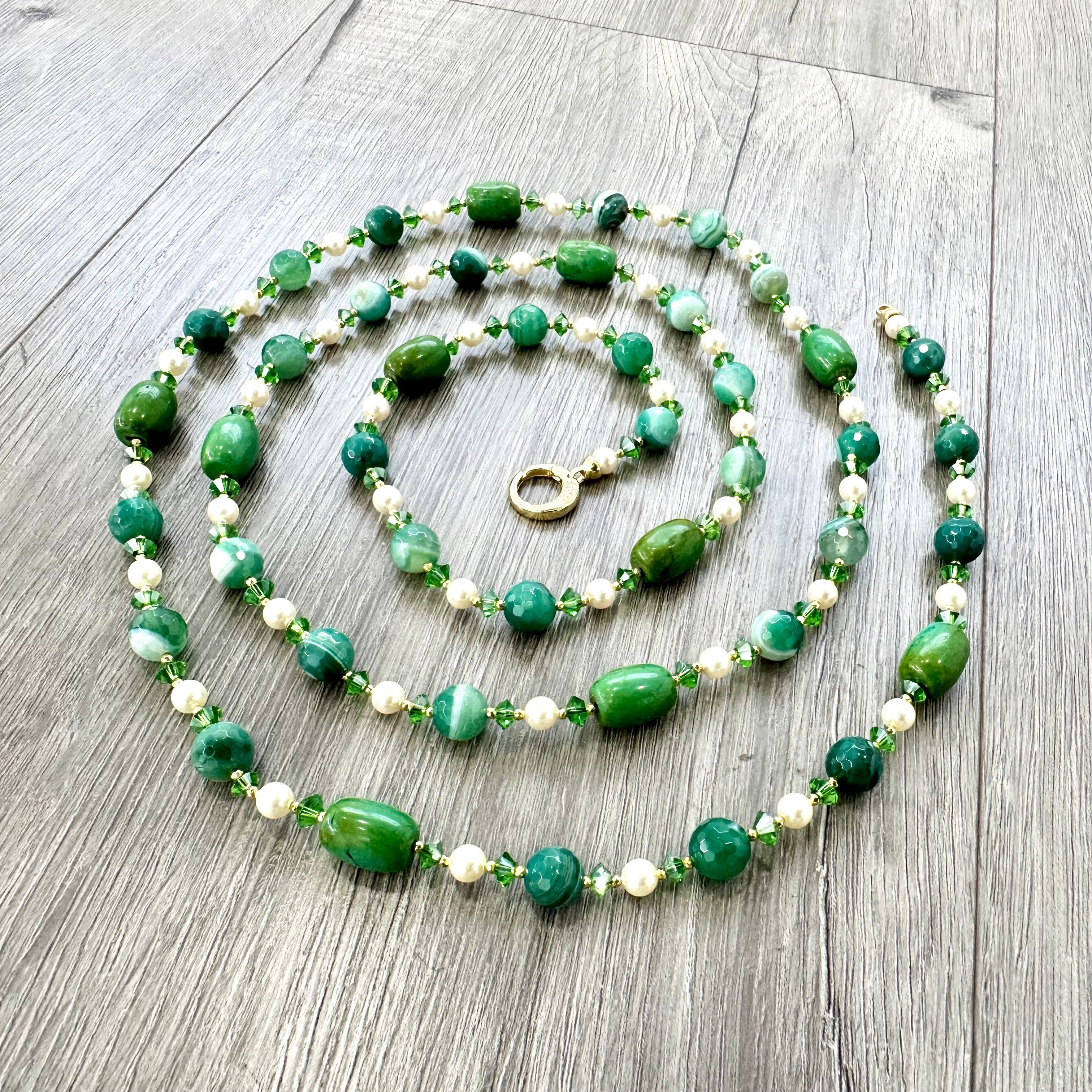 Parure Artigianale Verde in Pietre Dure e Perle