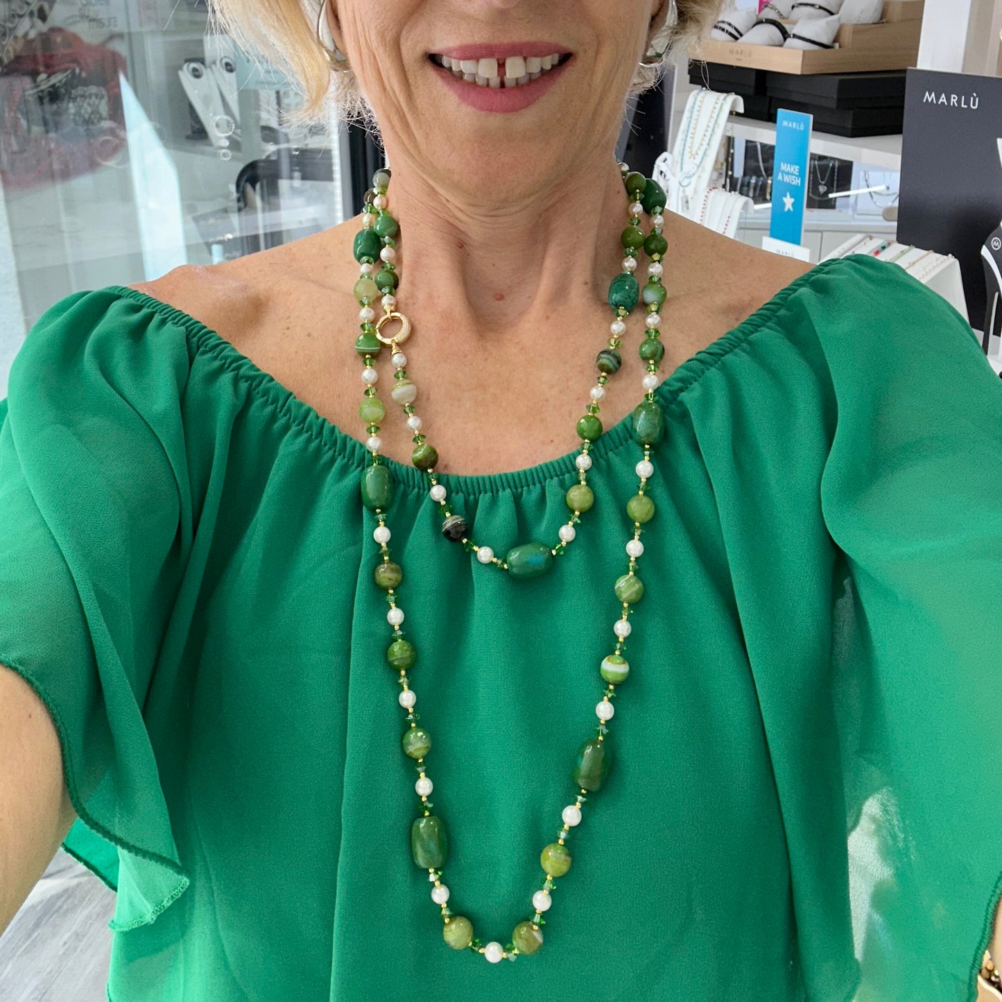 Parure Artigianale Verde in Pietre Dure e Perle