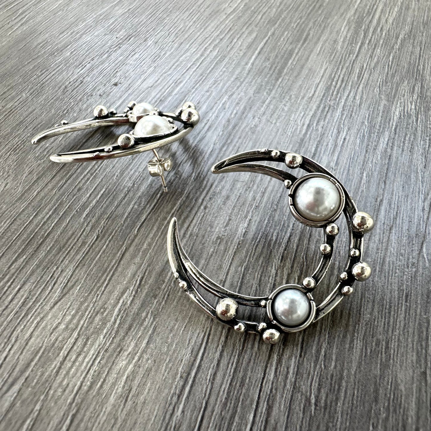 Orecchini a Mezzaluna in Argento con Perle