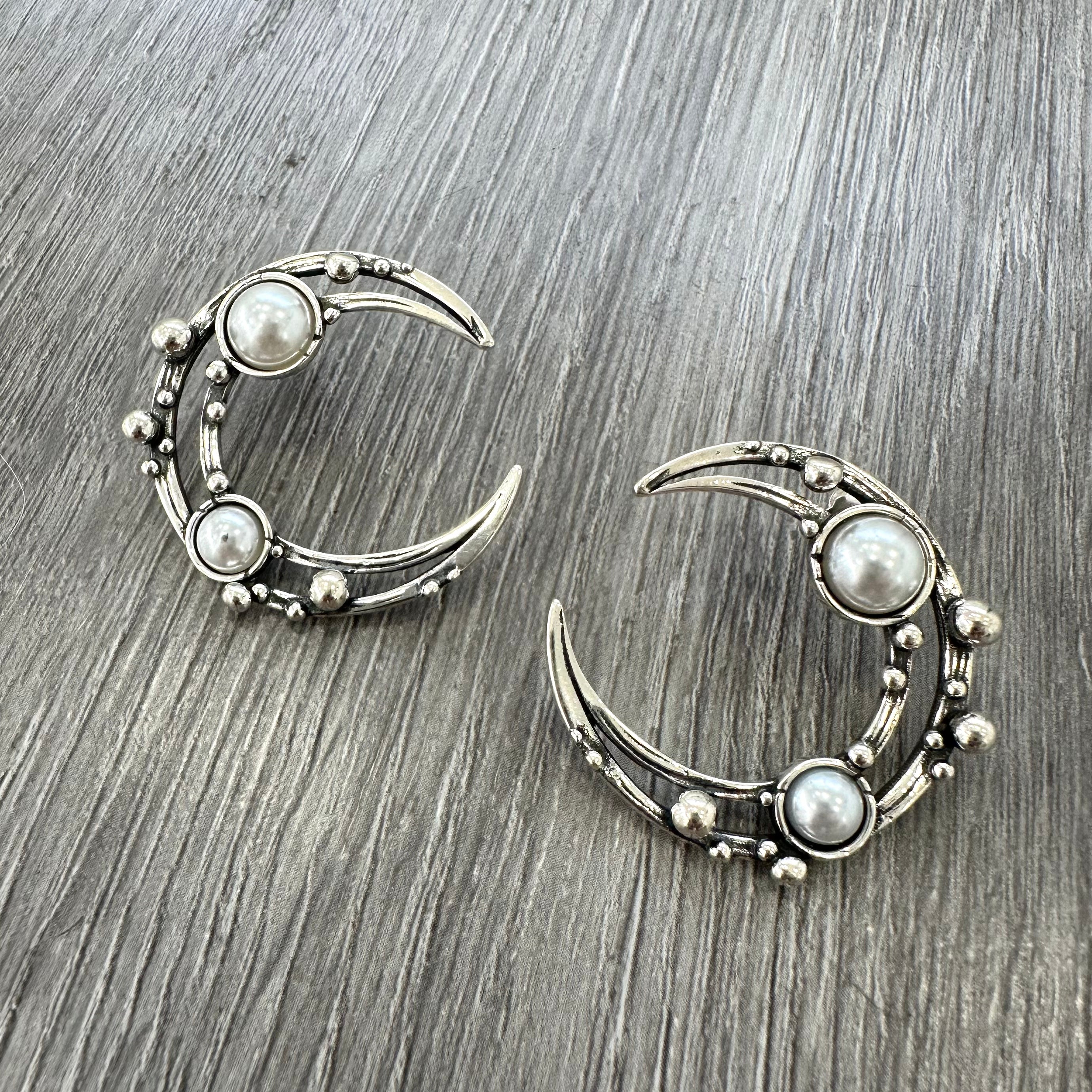Orecchini a Mezzaluna in Argento con Perle