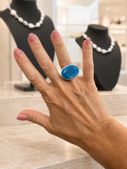     Anello in Argento 925 con grande Agata blu indossato