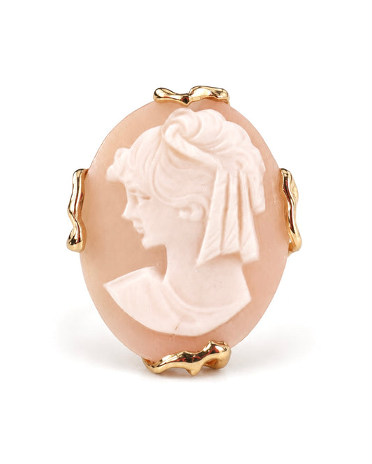 Anello cameo rosa in conchiglia naturale inciso con profilo femminile su montatura in Argento 925 dorato elegante e vintage.