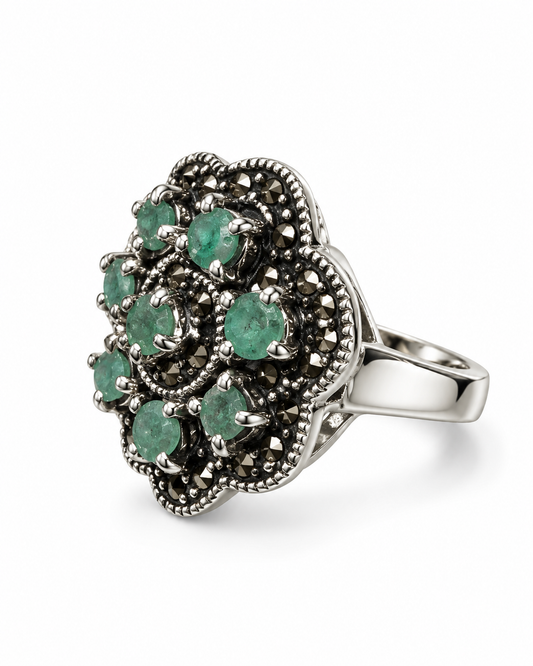 Anello in Argento 925 con Radice di Smeraldo e Marcassite visto lateralmente