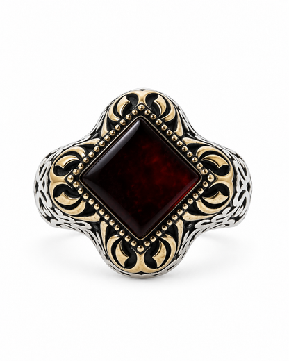     Vista frontale dell’anello turco in Argento 925 con corniola quadrata e dettagli dorati