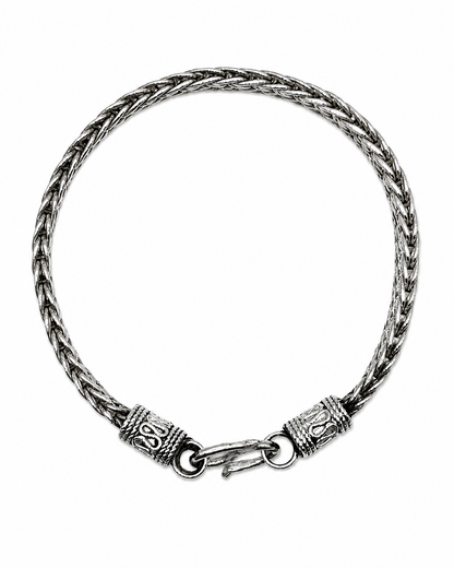     Bracciale intrecciato in argento sterling con chiusura decorativa e stile etnico contemporaneo boho uomo
