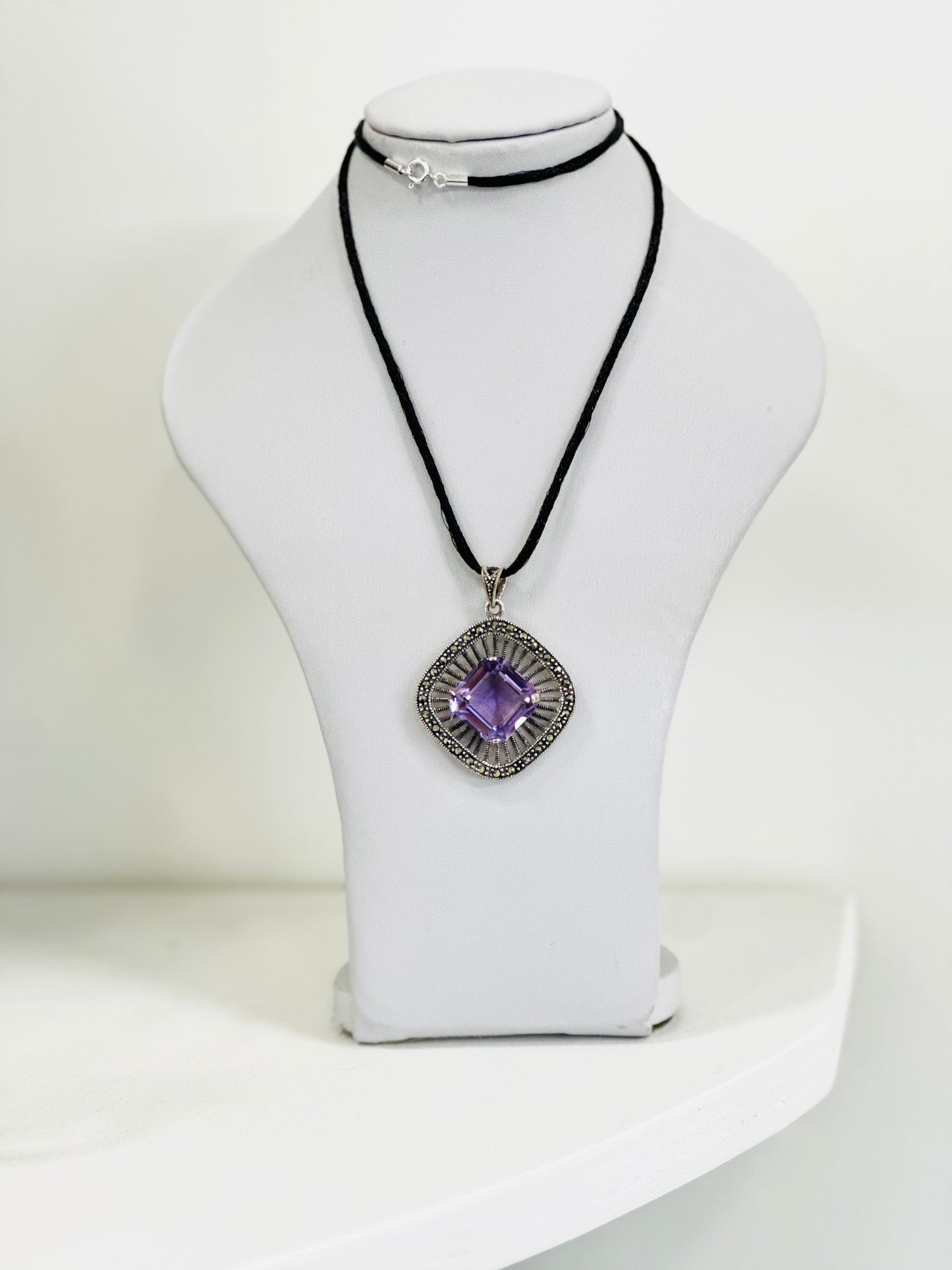 Ciondolo Art Déco con Ametista Luminosa