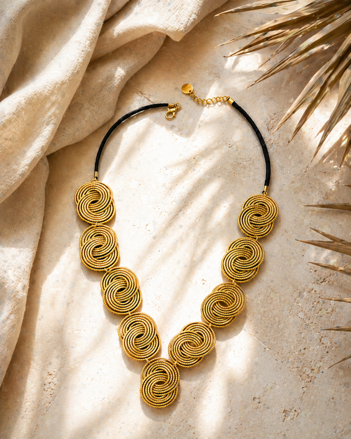 Luxury life style Collana intrecciata in capim dourado oro vegetale fatta a mano design a spirale Attimi Gioielli