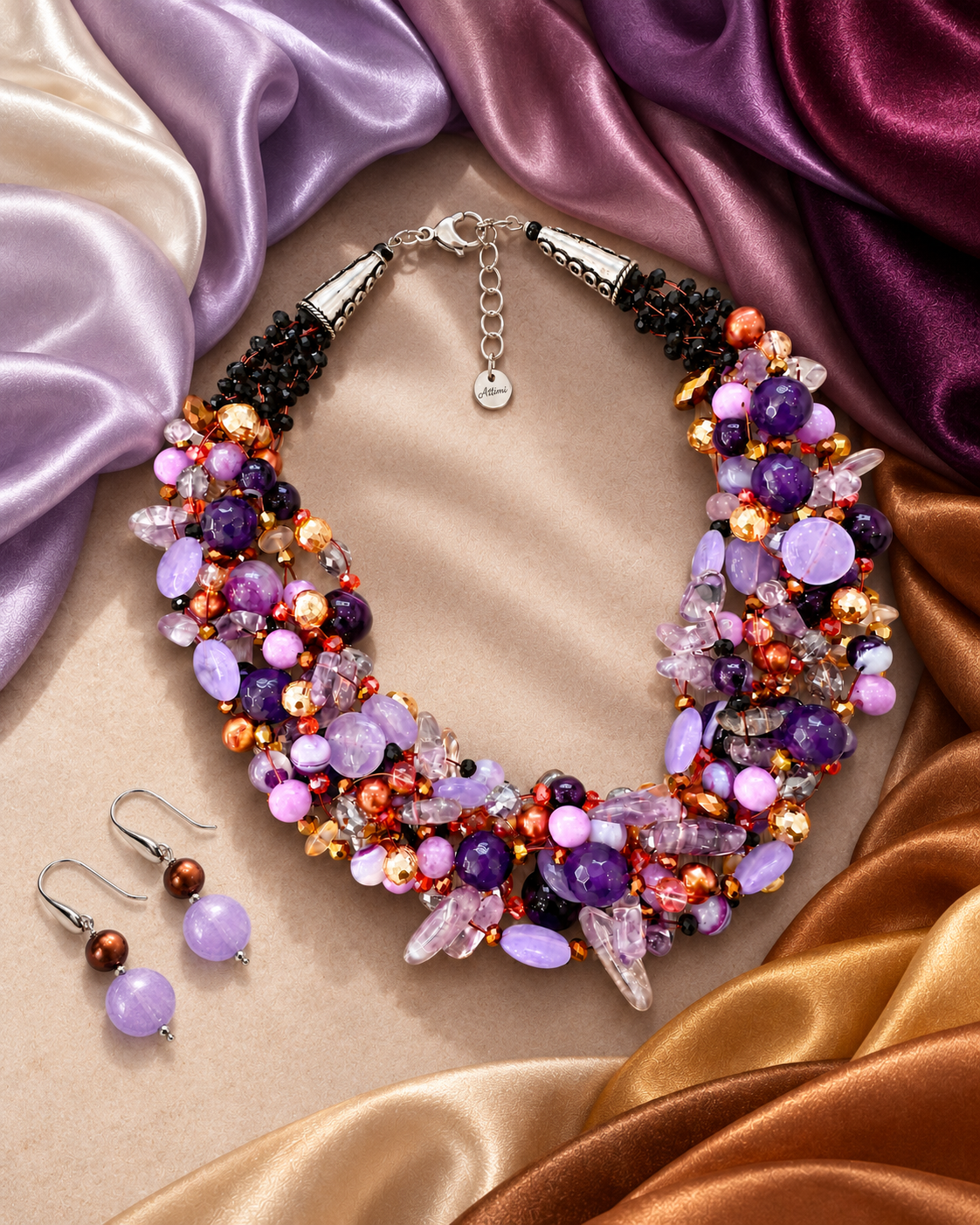 Collana Intrecciata Viola versione Premium ambientata