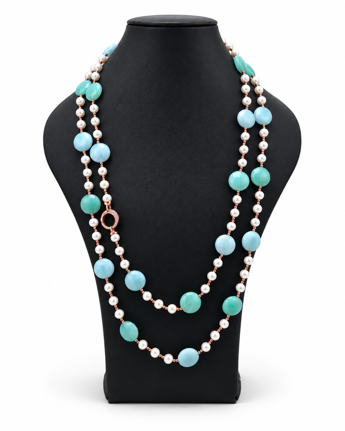 Collana lunga in argento con Giada azzurra e verde ed Ematite, disposta a doppio giro su busto nero con sfondo bianco.
