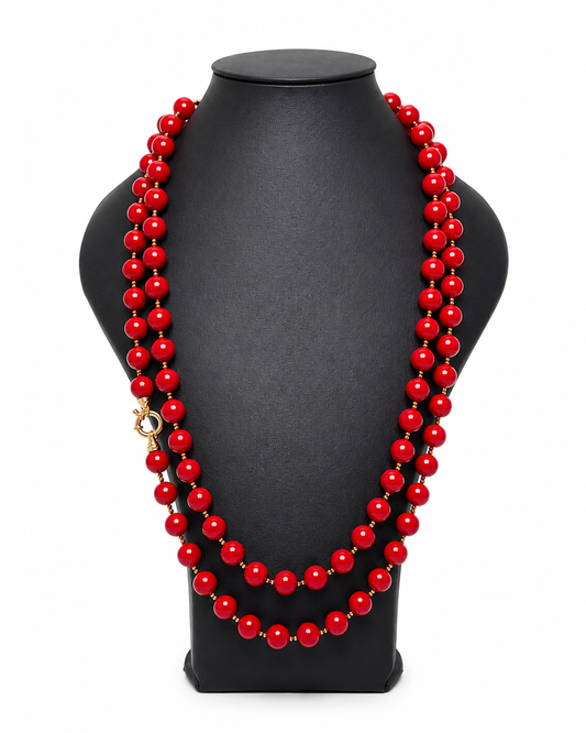Collana lunga con Perle di Maiorca rosse, ematite dorata e chiusura in argento 925 dorato, indossabile lunga, a due o tre giri.