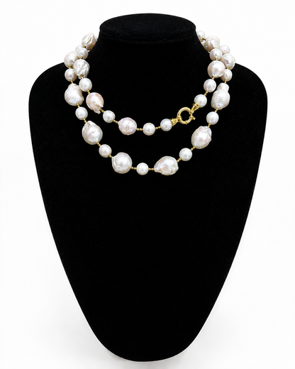 Collana lunga in perle naturali barocche con ematite dorata e chiusura in Argento 925 dorato. 2 giri
