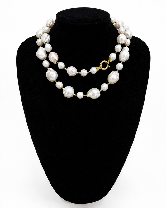 Collana lunga in perle naturali barocche con ematite dorata e chiusura in Argento 925 dorato. 2 giri