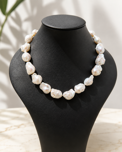 Collana artigianale in Perle Naturali Scaramazze con chiusura in Argento 925 dorato.