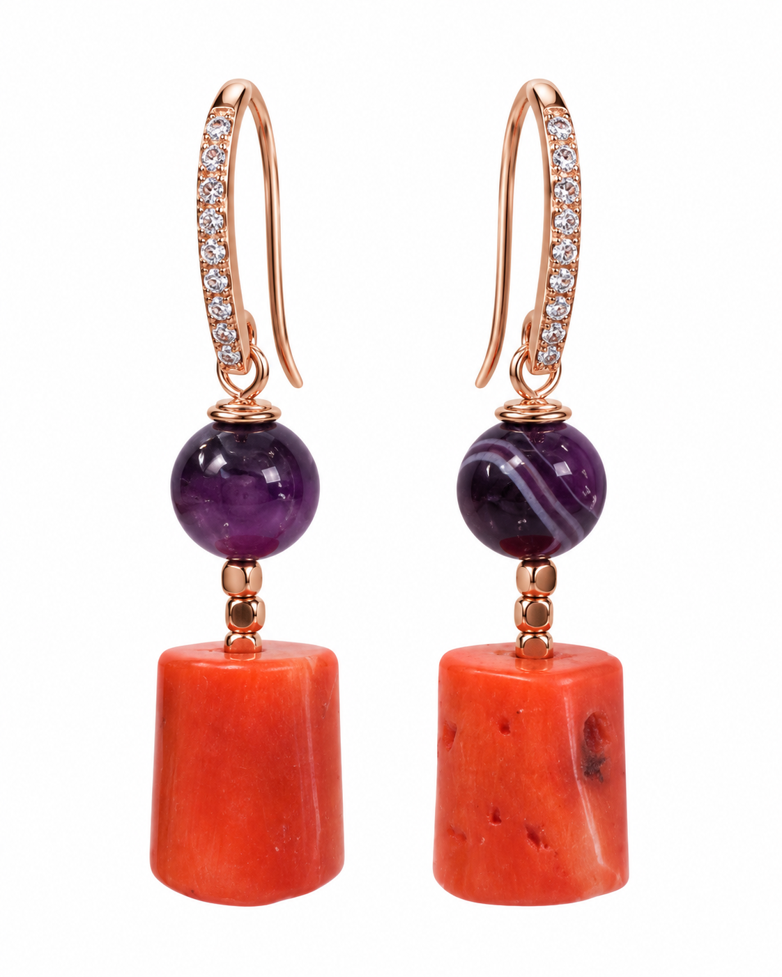 Orecchini pendenti in Argento 925 con Corallo bambù arancio e Agata brasiliana viola, fotografati su fondo bianco.