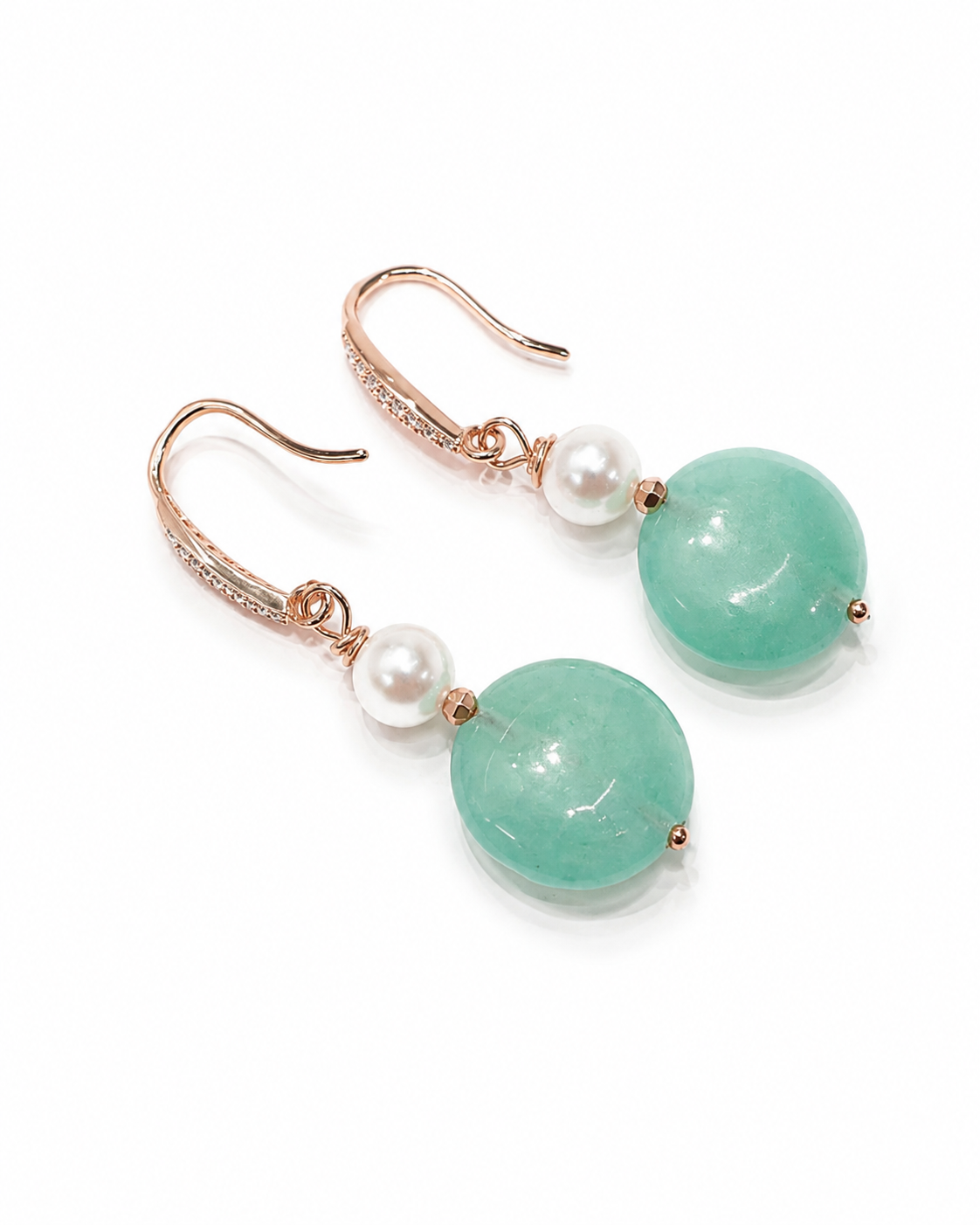 Orecchini in Argento 925 rosato con zirconi, giada verde acqua e perla di Maiorca su fondo bianco