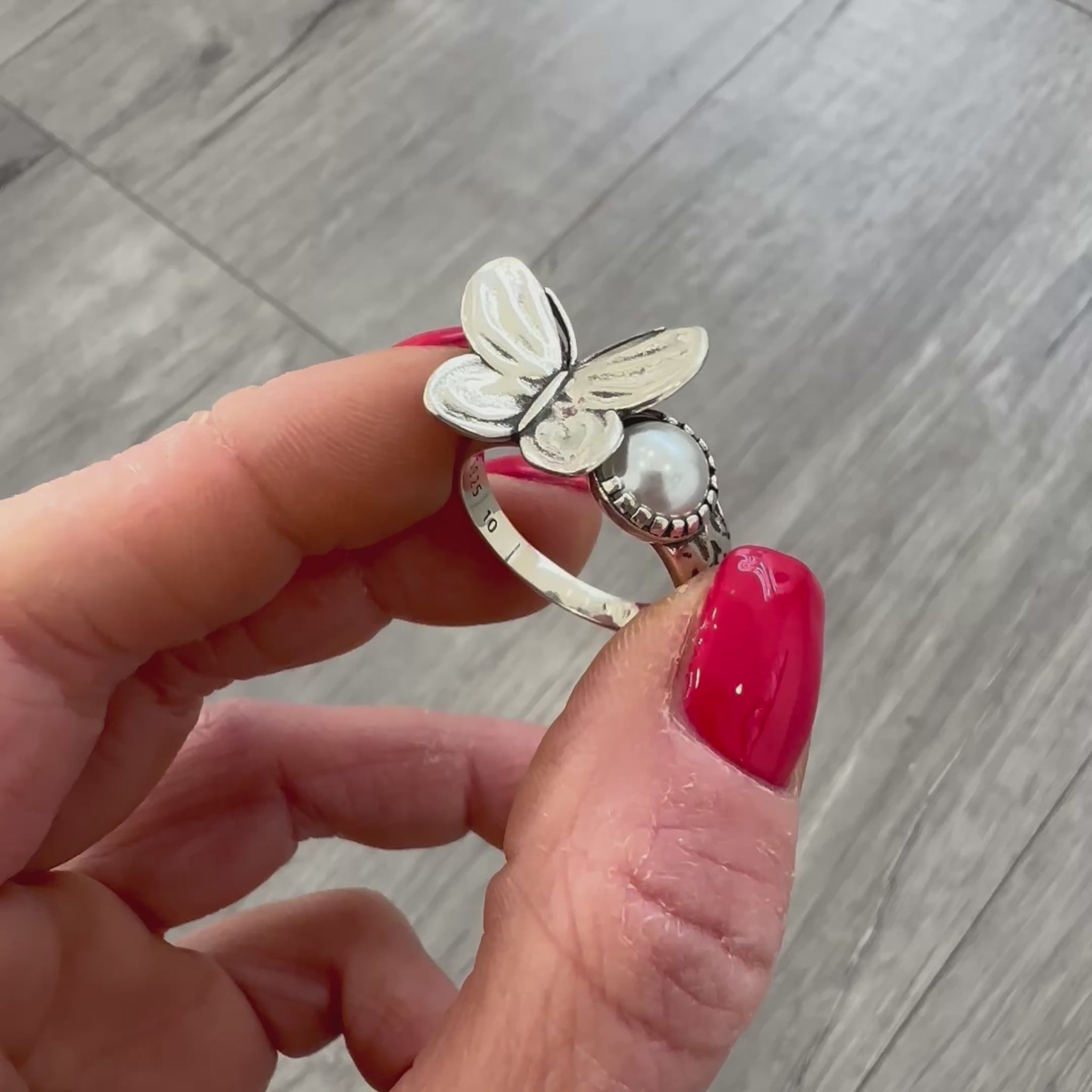 Anello con Farfalla in Argento 925 e Perla