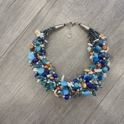 Collana Intrecciata Blu con Pietre Naturali Perle e Cristalli