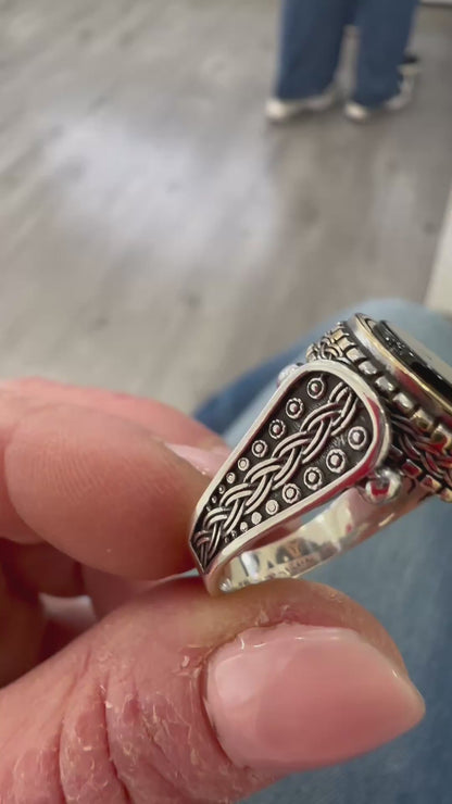 Anello Uomo Argento 925 con Pietra Nera lucida e dettagli Dorati