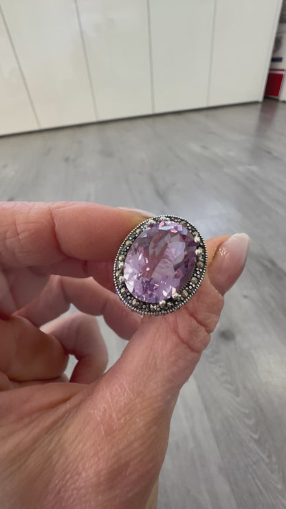 Anello in Argento 925 con Ametista viola dal design vintage e lavorazione filigranata