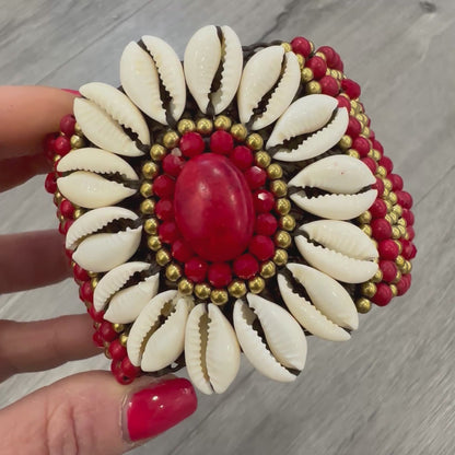 Bracciale Artigianale con Perline Rosse e Conchiglie – Lavorazione Macramè