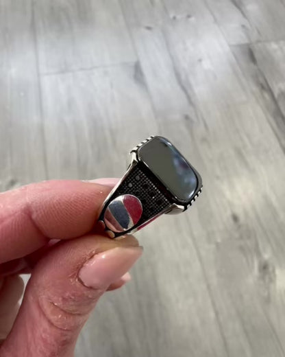 Anello uomo in Argento 925 con inserto decorativo laterale