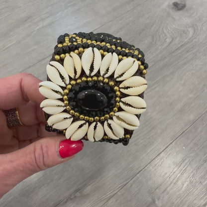 Bracciale Artigianale nero & Bianco con Perline Nere e Conchiglie